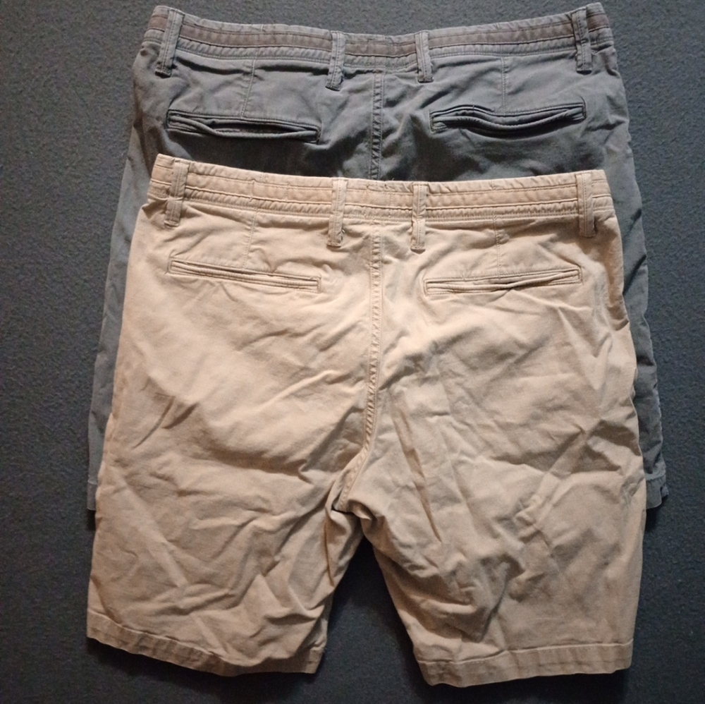 Lot Of 2 GAP Chino Shorts Heavyweight Gray Khaki Mens 33 - Picture 6 of 7